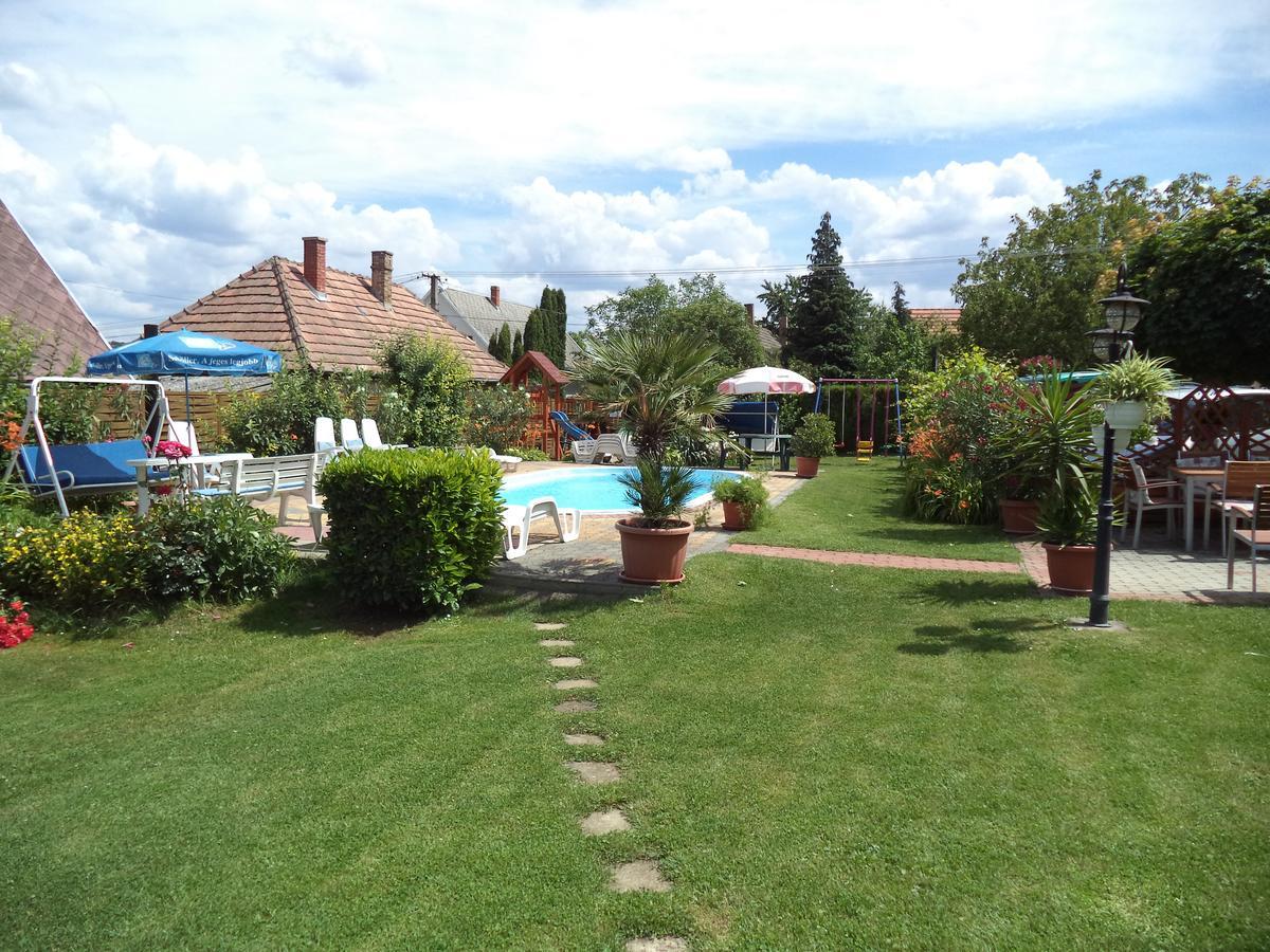 فندق Holp Panzio Balatonföldvár المظهر الخارجي الصورة